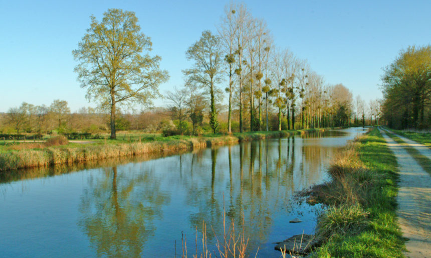 Interdiction de pêche sur le canal de Berry à Vaux