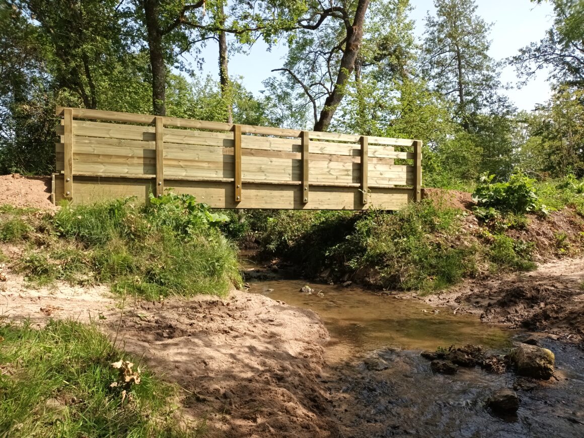 POSE D’UNE PASSERELLE SUR LE JACQUELIN A SEUILLET