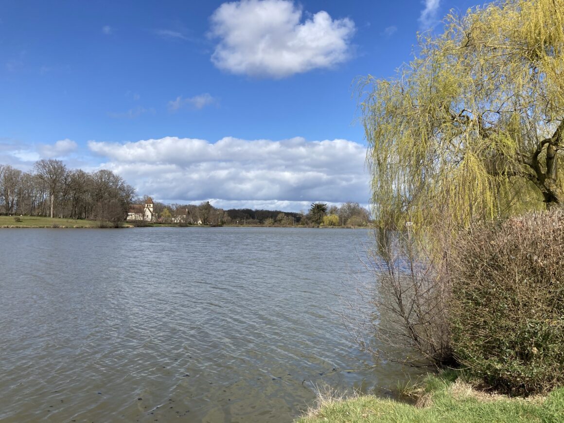 Brocante au plan d’eau de Chapeau le dimanche 28 mai 2023