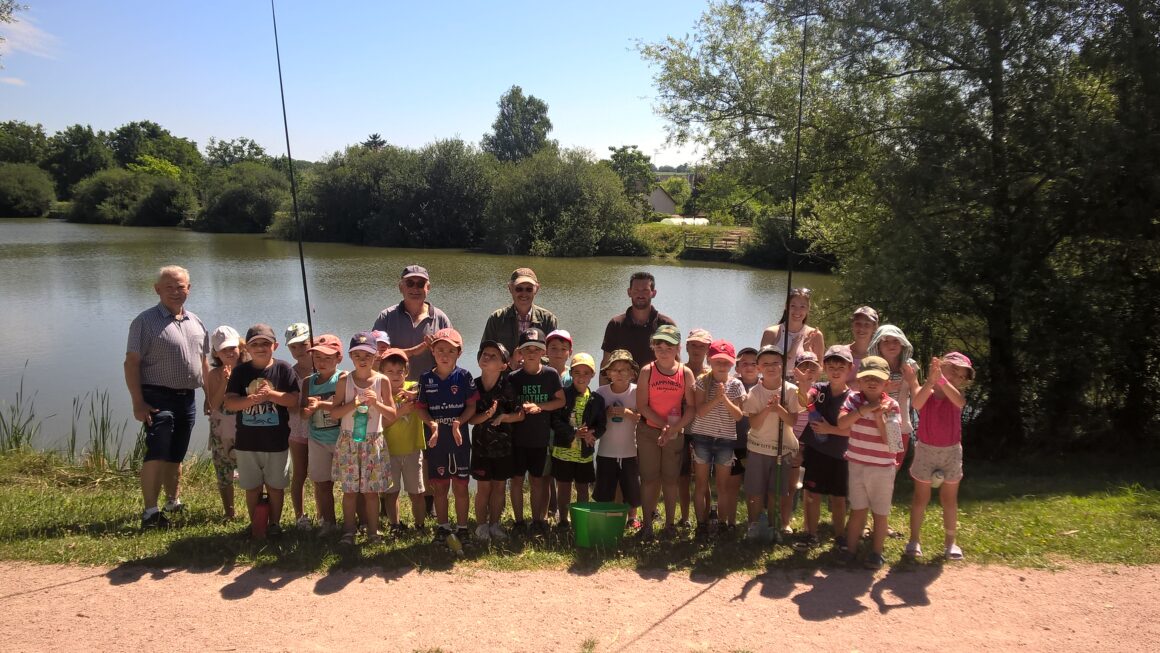 Les enfants du centre de vacances de la communauté de communes de Lapalisse au bassin Maurice