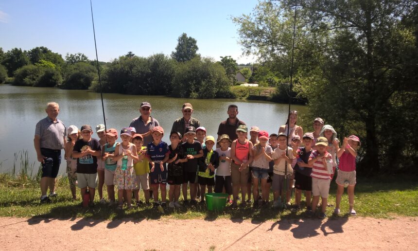 Les enfants du centre de vacances de la communauté de communes de Lapalisse au bassin Maurice