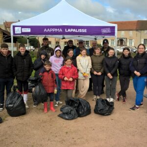 Bravo aux jeunes du service “Enfance -Jeunesse” du Pays de Lapalisse qui ont consacré une matinée au nettoyage de la Besbre