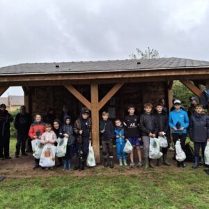 Des jeunes motivés pour le concours de pêche « Carnassier » au bassin Maurice le 25 octobre 2025