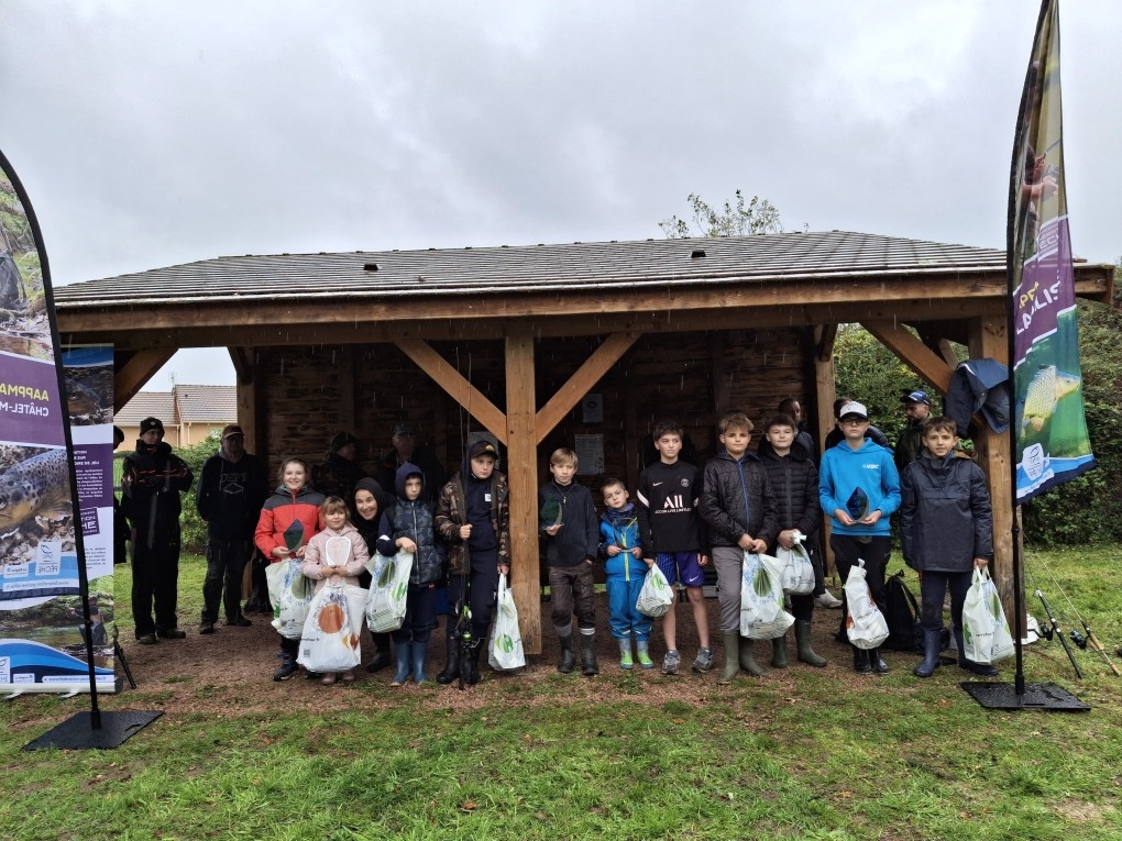 Des jeunes motivés pour le concours de pêche « Carnassier » au bassin Maurice le 25 octobre 2025 Des jeunes motivés pour le concours de pêche « Carnassier » au bassin Maurice le 25 octobre 2025