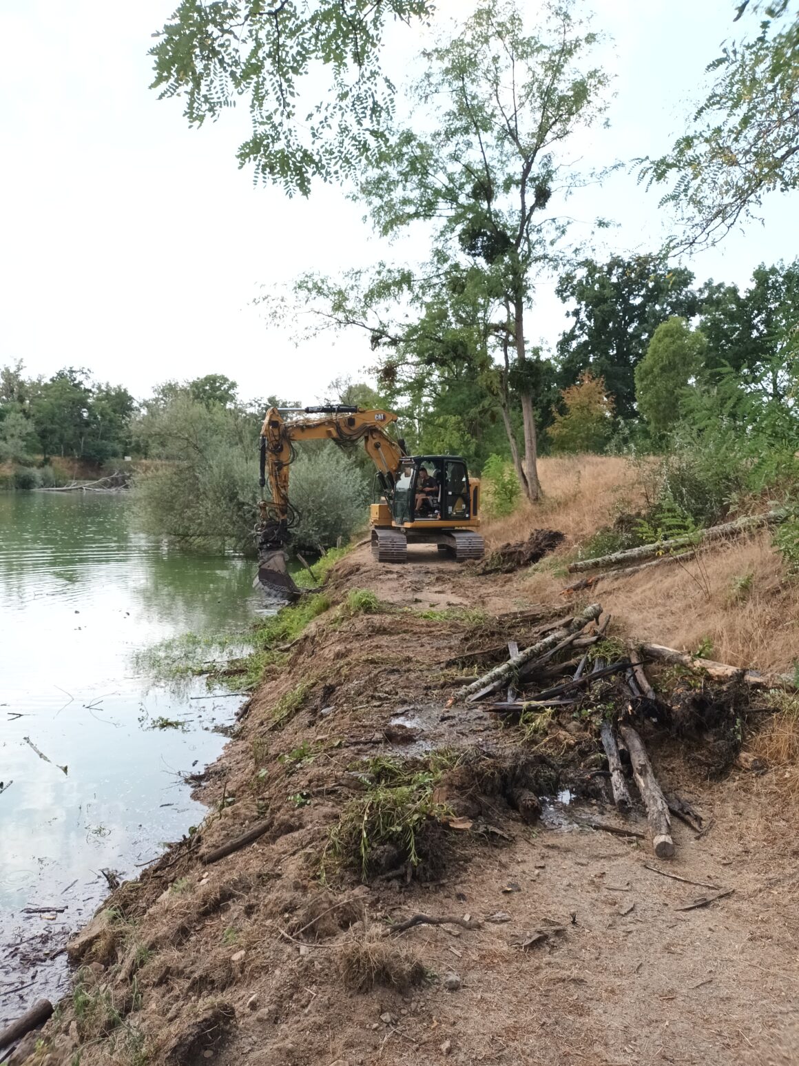 Démarrage des travaux de restauration des berges du plan d’eau des Percières à Dompierre-sur-Besbre Démarrage des travaux de restauration des berges du plan d’eau des Percières à Dompierre-sur-Besbre
